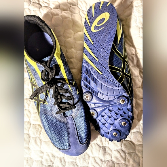 MEN'S SIZE 10.5 ACSICS RUNNING TRACK SHOES - Picture 1 of 4